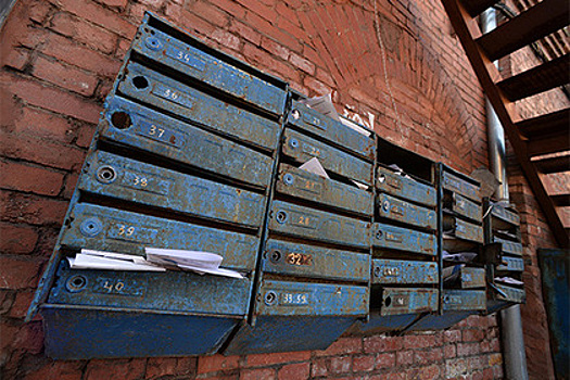 Уволенного за неглубокое вложение газет почтальона увезли в психбольницу