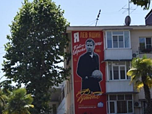 Сочинский художник за три дня нарисовал на доме Льва Яшина