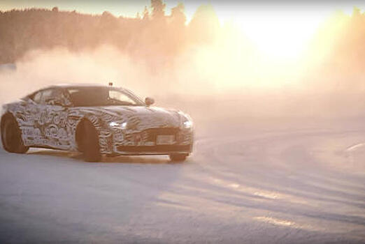 Aston Martin заснял на видео скользящий суперкар DB11