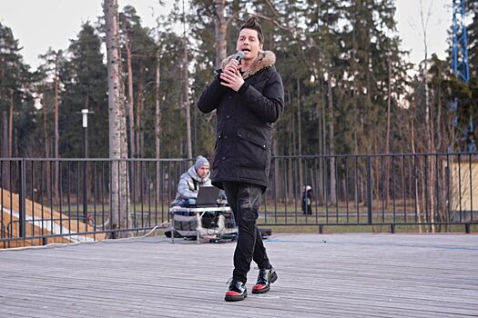Участник шоу «Голос» спел в Пестовском парке Балашихи