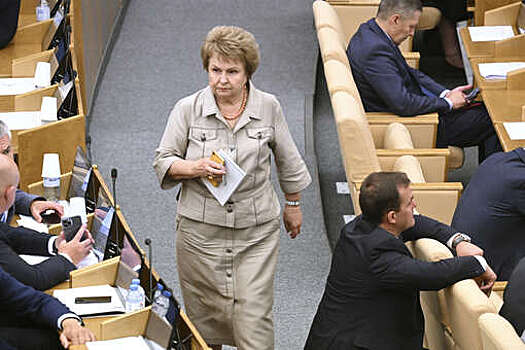 Политика Валентину Пивненко засняли с клатчем за почти 100 тысяч рублей