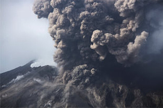 Ученые: Говорить о катастрофическом извержении на Камчатке рано