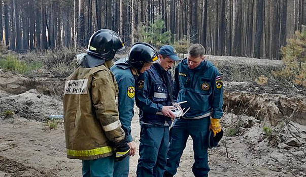 Ямальских спасателей перенаправили на тушение еще одного пожара в Курганской области. ВИДЕО