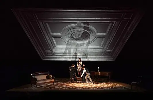 Там, где нас нет: о спектакле "Зойкина квартира" в Театре им. Пушкина