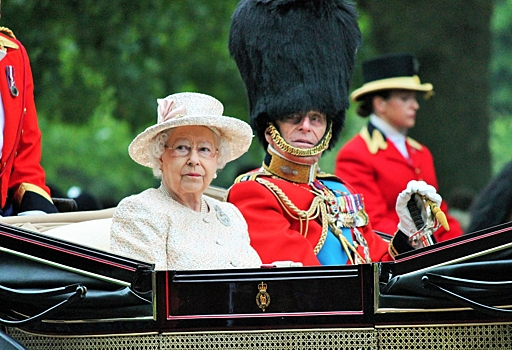 Опубликовано милое фото Елизаветы II и принца Филиппа в честь 73-летия со дня свадьбы