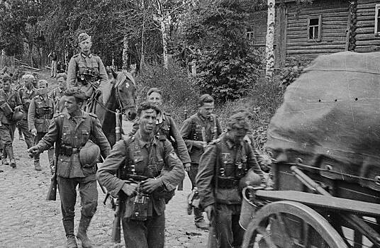 На чужой земле. Что солдаты Гитлера увидели после вторжения в СССР в 1941 году: уникальные кадры Второй мировой