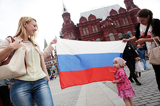 Городская символика появится на улицах Москвы ко Дню герба и флага России