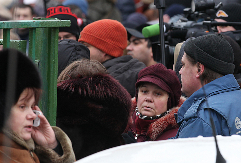 Подросток успел не менее 11 раз выстрелить из малокалиберной винтовки, прежде чем был схвачен полицией. Это происшествие стало первым в России случаем, когда люди погибли во время школьной стрельбы. 