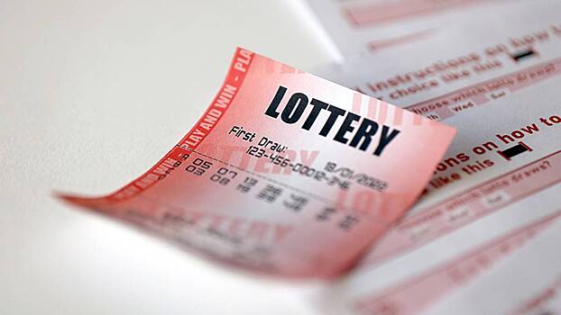 Выигравший два миллиарда долларов американец стал помогать родному городу