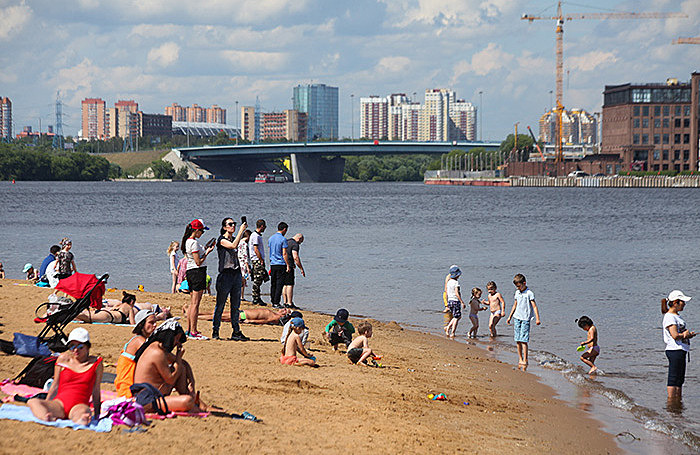 В Москве завершился купальный сезон, но пляжи еще работают