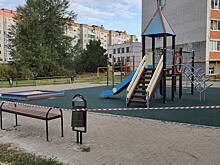 В Курске 7-летняя девочка застряла в перилах детской горки