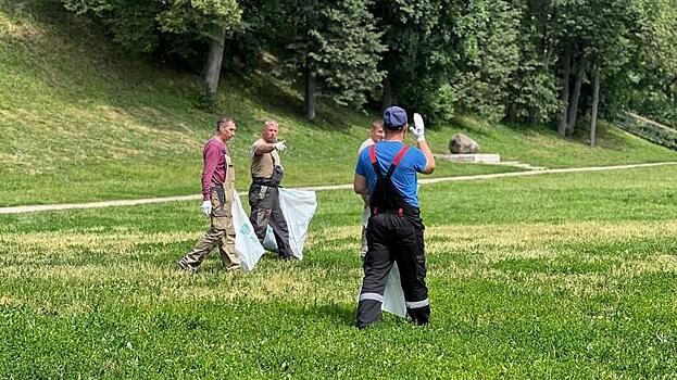 В Подольске активисты очистили около 1 км прибрежной территории реки Десна