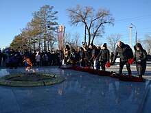 В Оренбурге в День неизвестного солдата возложили цветы у «Вечного огня»