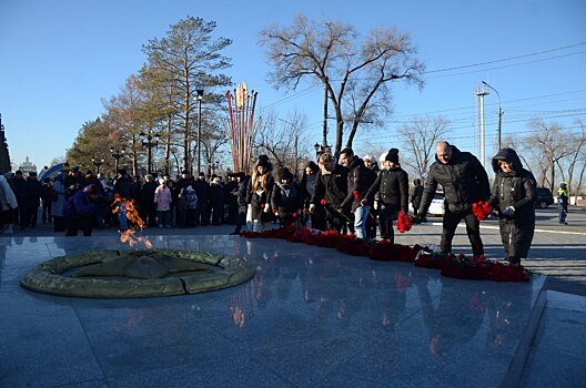 В Оренбурге в День неизвестного солдата возложили цветы у «Вечного огня»