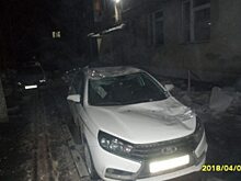 От падения глыбы пострадал саратовский автомобилист