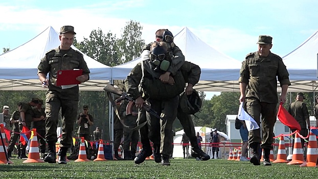 Стрелять и спасать жизни: лучшие кадры конкурса «Военно-медицинская эстафета»