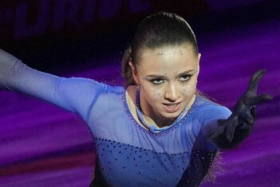 Камила валиева фотосессия 2022. Камила валиева фото с показательных выступлений. Камила валиева показательные выступления чр 2023. Берет "камила". Камила валиева показательное.