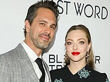 Беременная Аманда Сейфрид сыграла тайную свадьбу