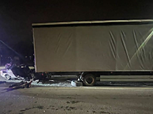 В страшном ДТП в Воронеже погибли два человека: легковушка влетела под стоящий грузовик