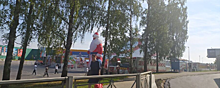 В Костроме внезапно появился гигантский Дед Мороз