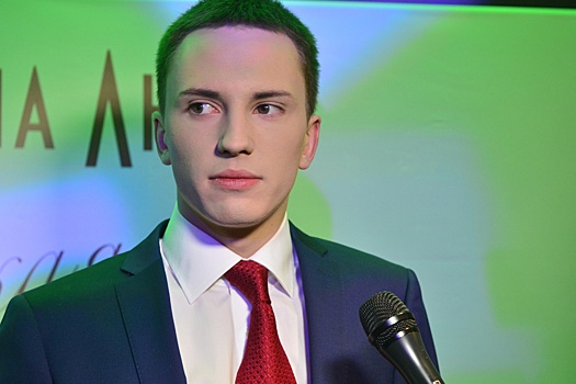 19-летний сын сенатора Тюльпанова бросил невесту, из-за которой ушел из семьи