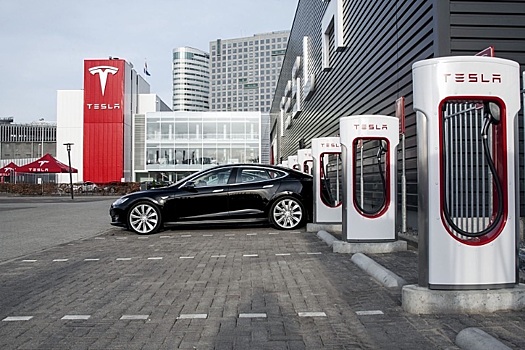 Заправки Tesla снова подняли цены