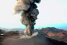 Курильский вулкан Эбеко выбросил пепел на высоту почти 5 км