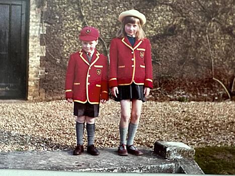Брат принцессы Дианы опубликовал их ранее не изданное фото — поклонники сравнили знаменитостей с детьми Кейт Миддлтон и принца Уильяма
