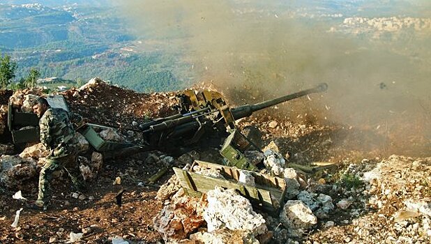 Военнослужащий сирийской армии в районе поселения Сальма