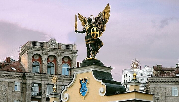 В Киеве могут снести памятник архангелу Михаилу