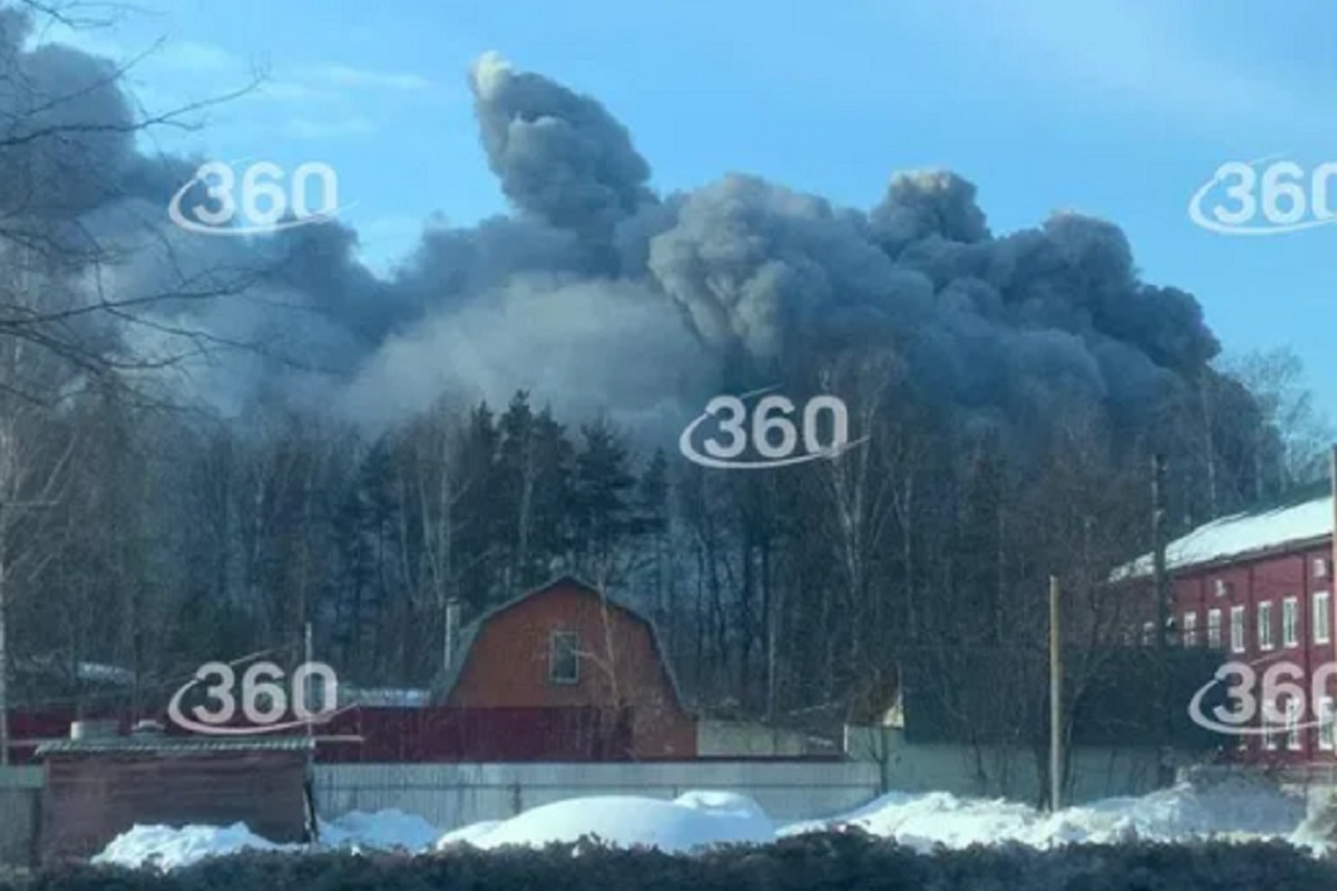 Крупный пожар произошёл на производственном объекте в Подмосковье