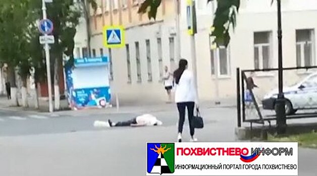 В центре Самары на дороге умер мужчина