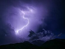 Три человека погибли от удара молнии на тульском пляже