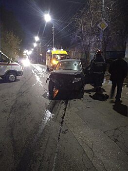 Пенсионер на Lada Granta влетел в ограждение на Чапаева и скончался