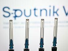 Пожилые москвичи с прививкой от COVID-19 получат по 1000 рублей