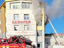 В Улан-Удэ 50 человек эвакуировались из горящего торгового центра