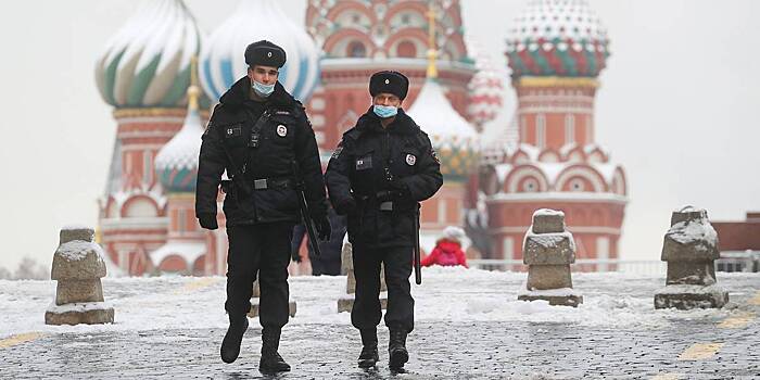 Родившиеся в США россияне с ножом напали на курьера в Москве