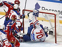 Хоккеисты ЦСКА и СКА устроили массовую драку после финальной сирены