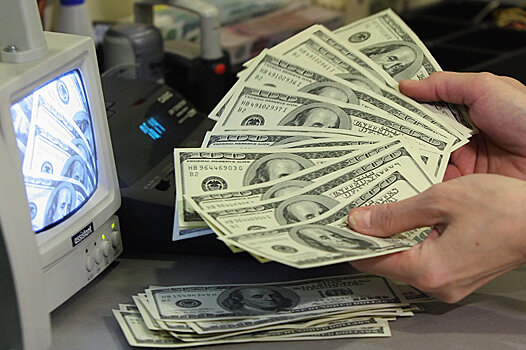 Доллар на "черном рынке" Узбекистана пробил отметку в 8,2 тыс. сумов