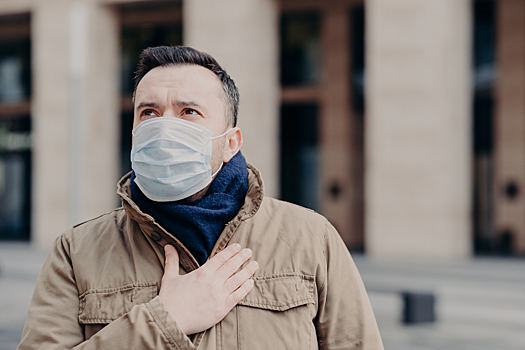Ученый объяснил защищенность людей с астмой от COVID-19
