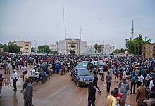 Сторонники мятежа в Нигере подожгли штаб-квартиру правящей партии