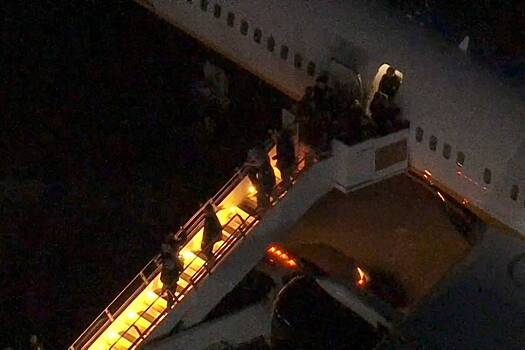 Мадуро вывели с борта самолета в Нью-Йорке с мешком на голове