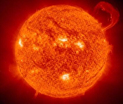 Ученые обнаружили странный крылатый объект около Солнца