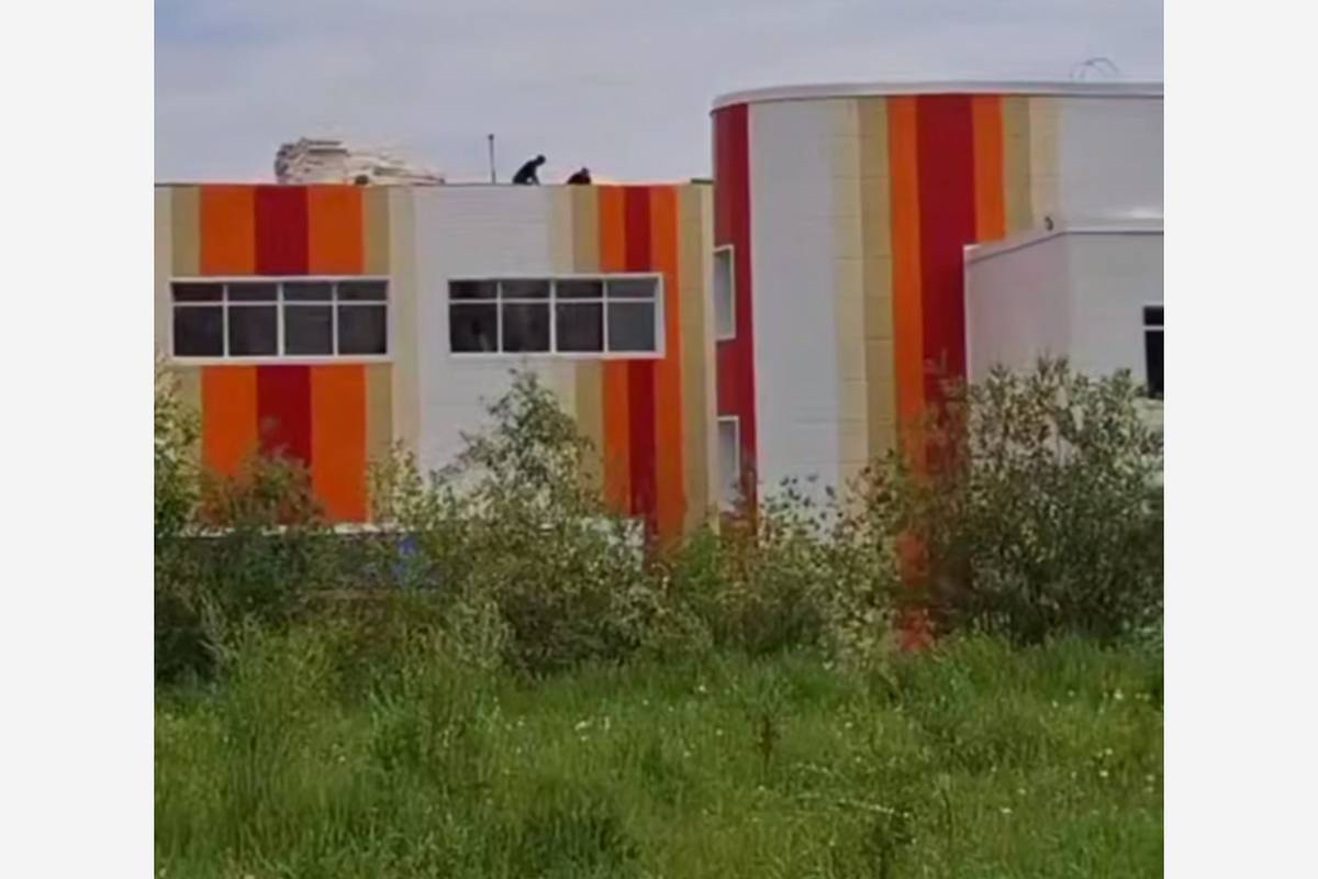 Крыша российской школы рухнула во время ремонта