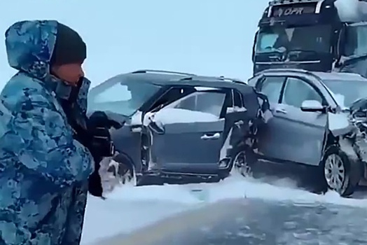 Четыре человека погибли в ДТП с десятью машинами в Татарстане