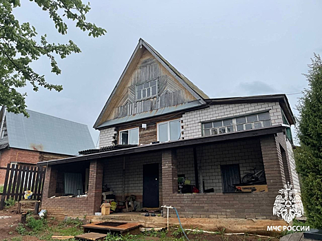 Счетчик загорелся в жилом доме в Удмуртии после удара молнии