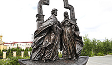 В Надыме провели парад семей и открыли памятник Петру и Февронии