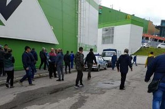 Из торгового центра «Леруа Мерлен» в Уфе массово эвакуировали людей