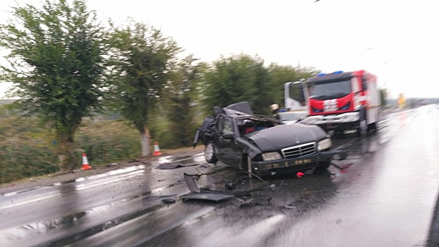Никто не погиб: в полиции назвали обстоятельства воскресной аварии с искореженным черным Mercedes