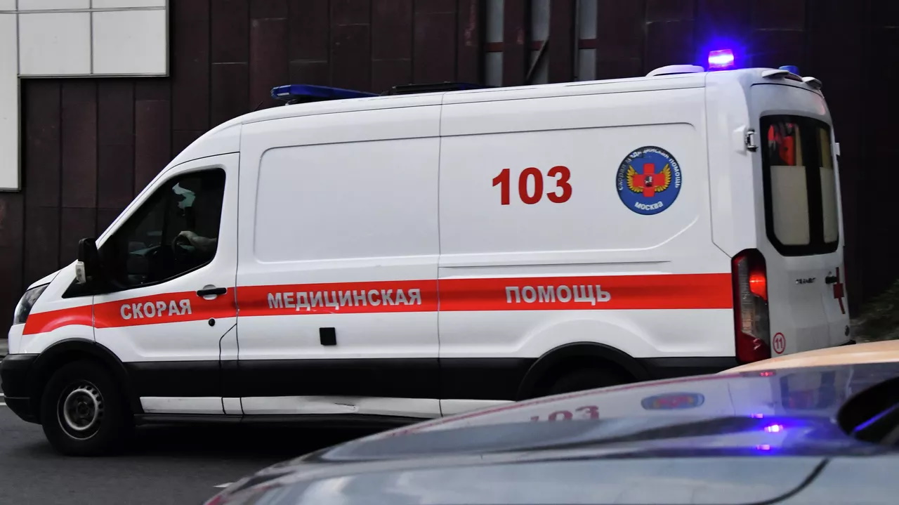 Туляк подрался с машиной скорой помощи из-за того, что та мешала пройти